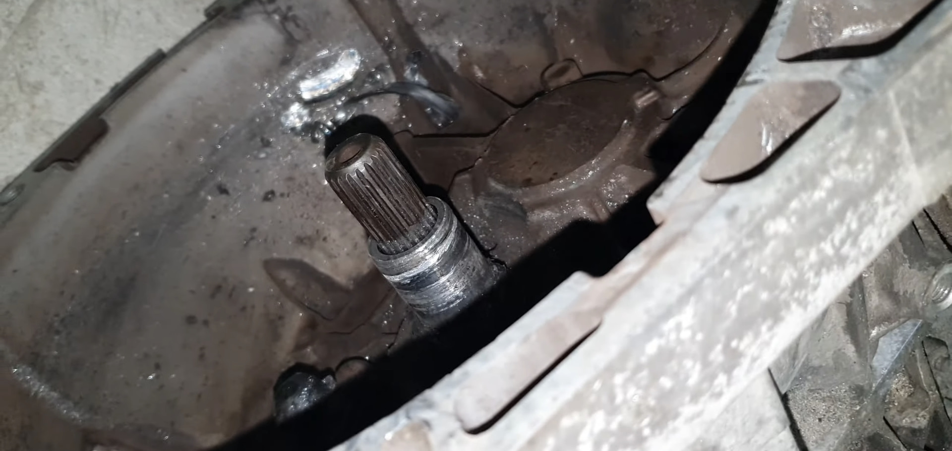 Пробег 584000км. Поломка сцепления, встрял на трассе. Замена выжимного ...