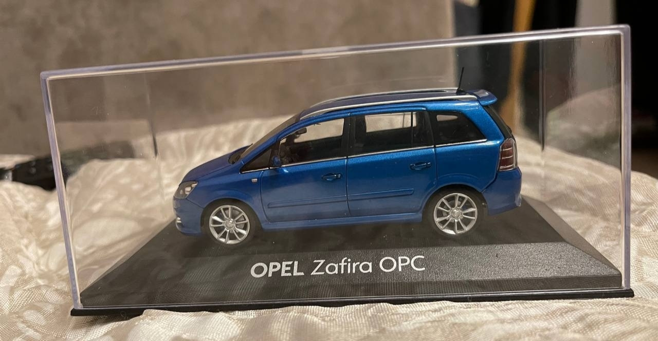 Моделька Zafira b 1:43 — Opel Zafira B, 1,8 л, 2011 года | просто так |  DRIVE2