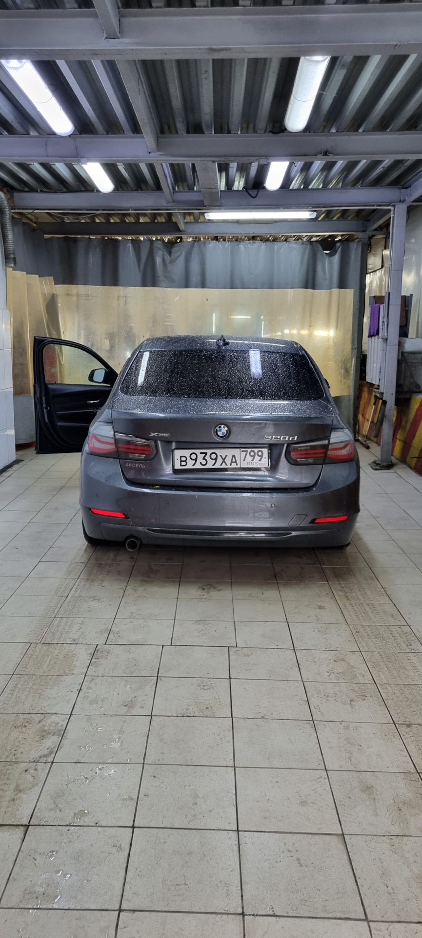 Замена тормозной жидкости и замка двери — BMW 3 series (F30), 2 л, 2013  года | визит на сервис | DRIVE2