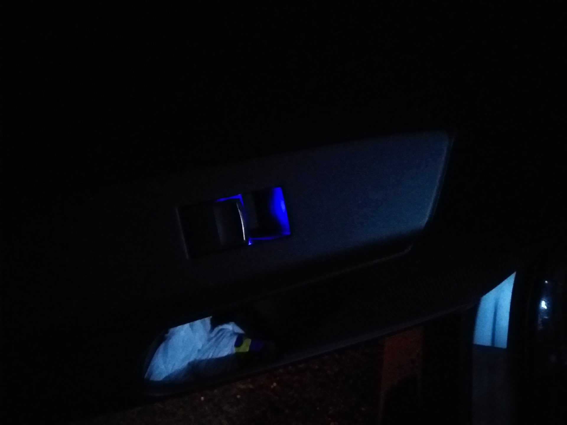 Chery tiggo 4 pro подсветка кнопок управления зеркалами. Ambient подсветка ауди а4 б8. Подсветка бардачка рав 4 2020. Четверка с подсветкой. Подсветить 4.