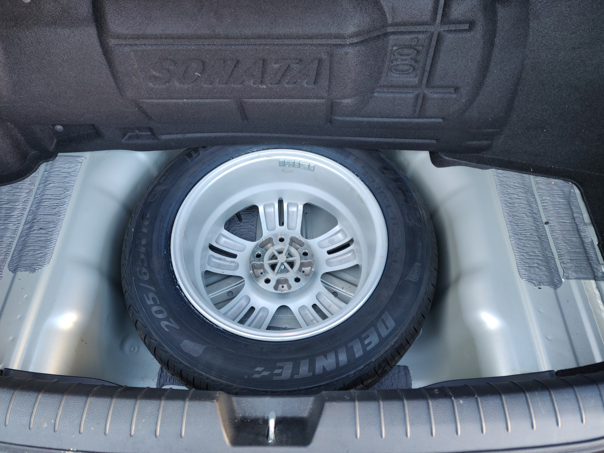 Запасное колесо энгельс полиграфическая. Запасное колесо Hyundai Sonata 2019. Sonata Hyundai 2010 запаска. Hyundai Sonata 4 запасное колесо. Запасное колесо Хендай акцент 2004.