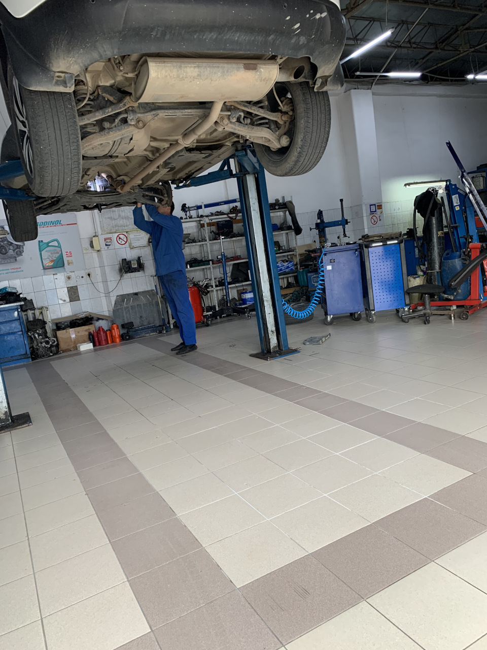 Замена шкива коленвала — KIA Sportage (3G), 2 л, 2011 года | поломка ...