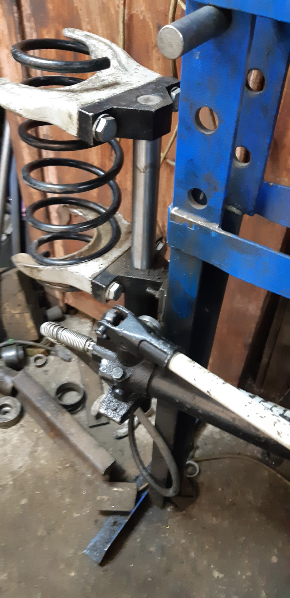 19 Сжимаем пружину — BMW 5 series (E34)