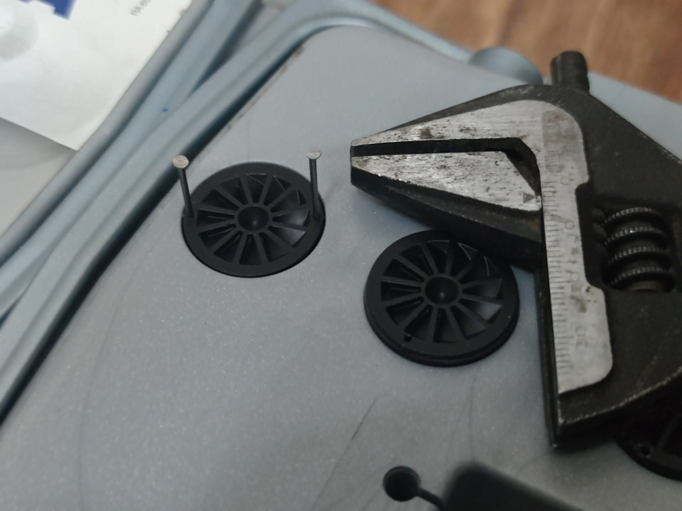 Процесс демонтажа пробок — Skoda Superb Mk3