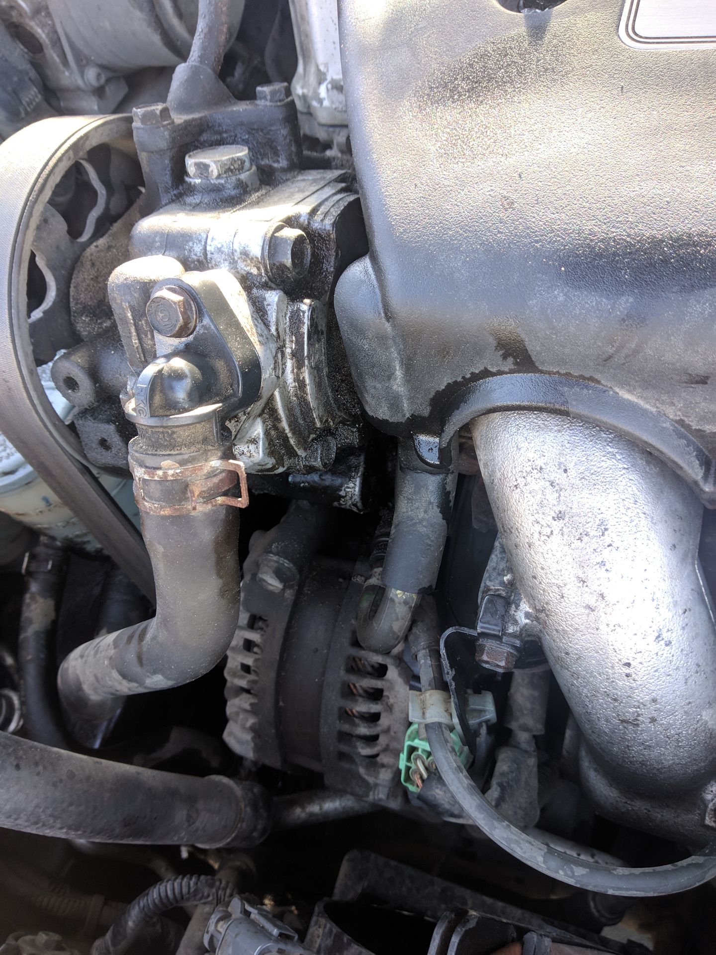 Замена жижи ГУР и прокладок шлангов ГУР — Honda Accord (7G), 2 л, 2008 ...