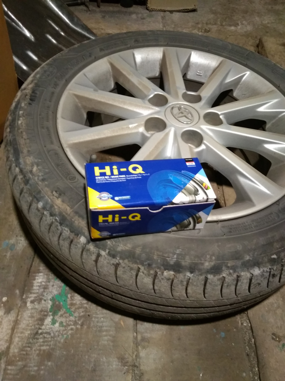 Замена передних тормозных накладок — Toyota Corolla (140/150), 1,6 л ...