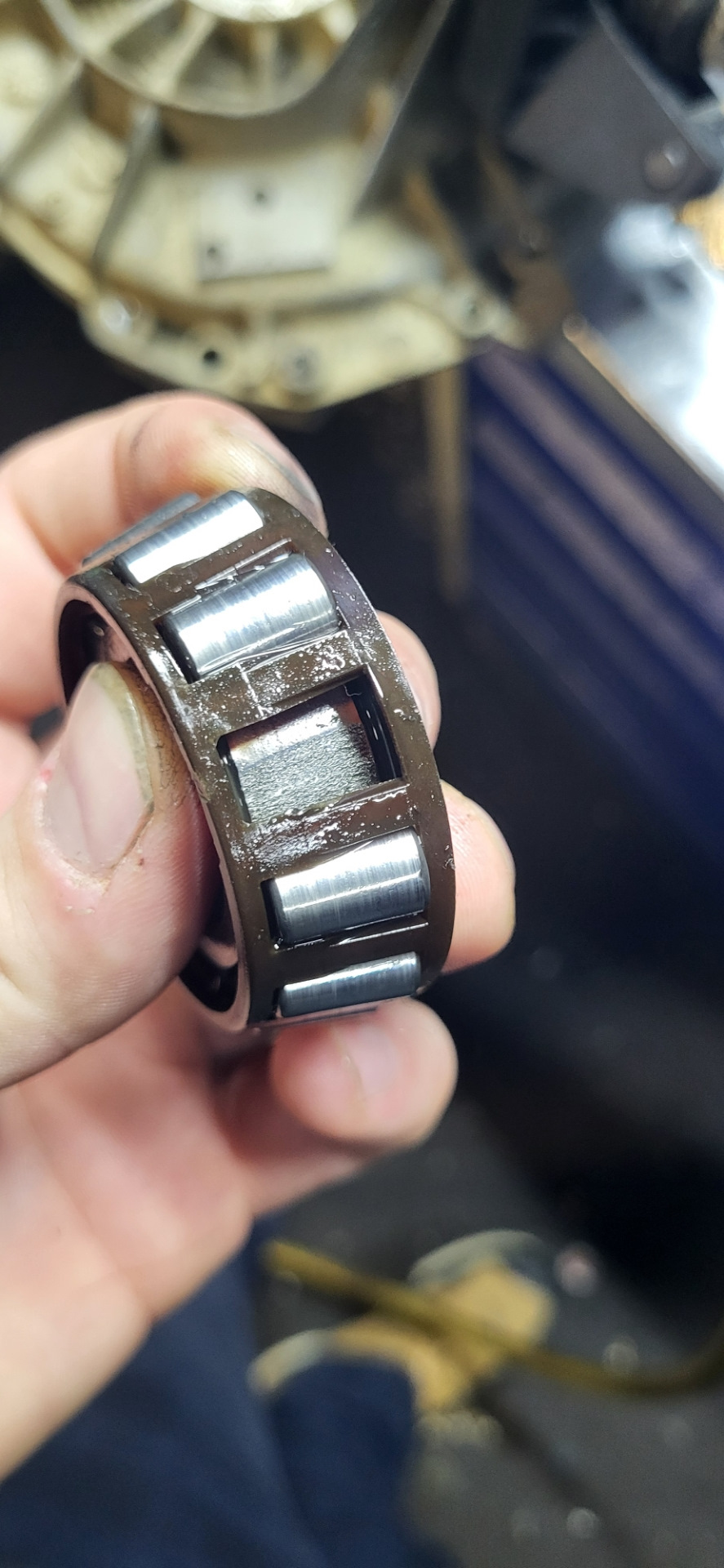 Граница на обойме между накатом и выкрашиванием привалочной поверхности — Lada Ларгус