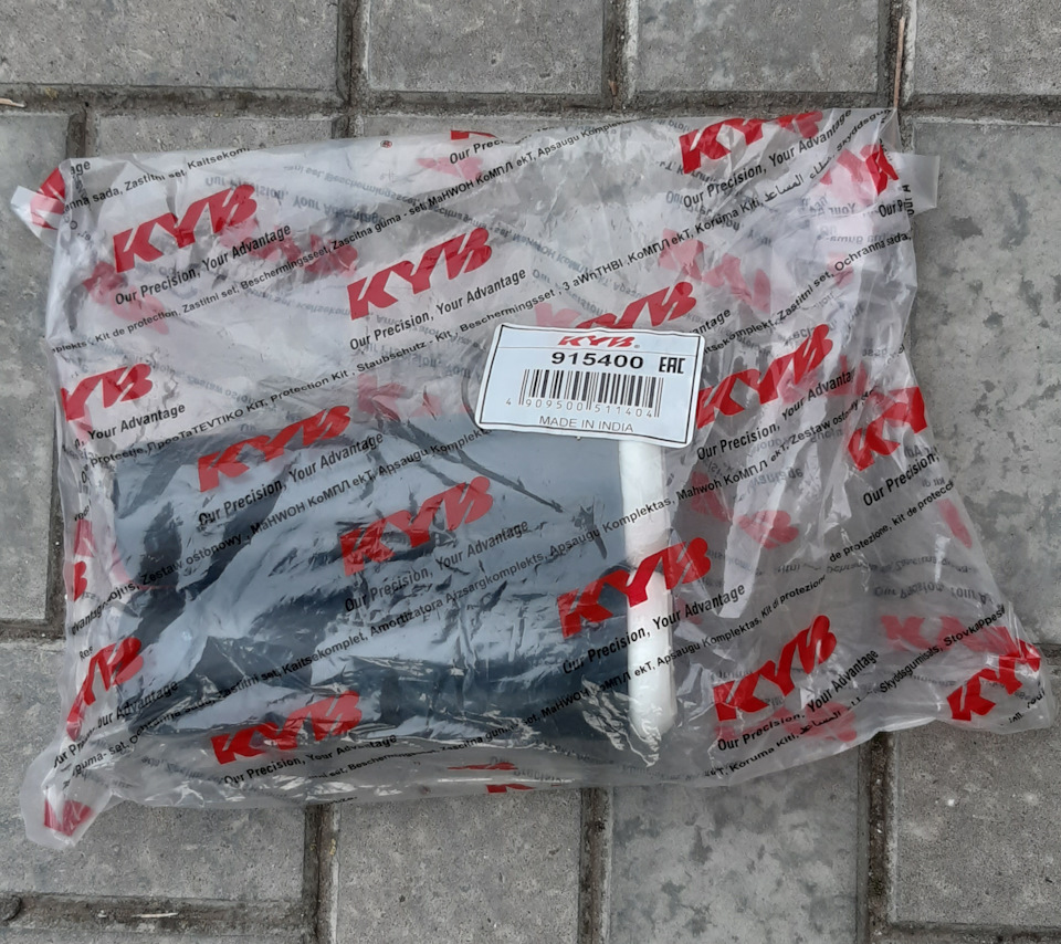Комплект KYB, пришли в пакете без коробки — Mazda 5 (2G). Запчасти на фото: 915400