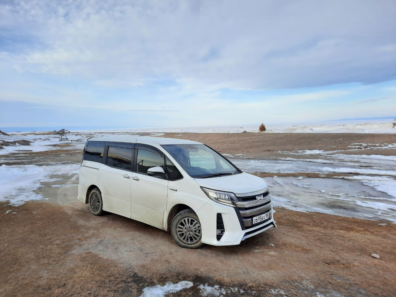 Toyota Noah 3. Тойота Ноах 2023. Toyota Noah 3 в горах. Тойота Ной гибрид 2020.