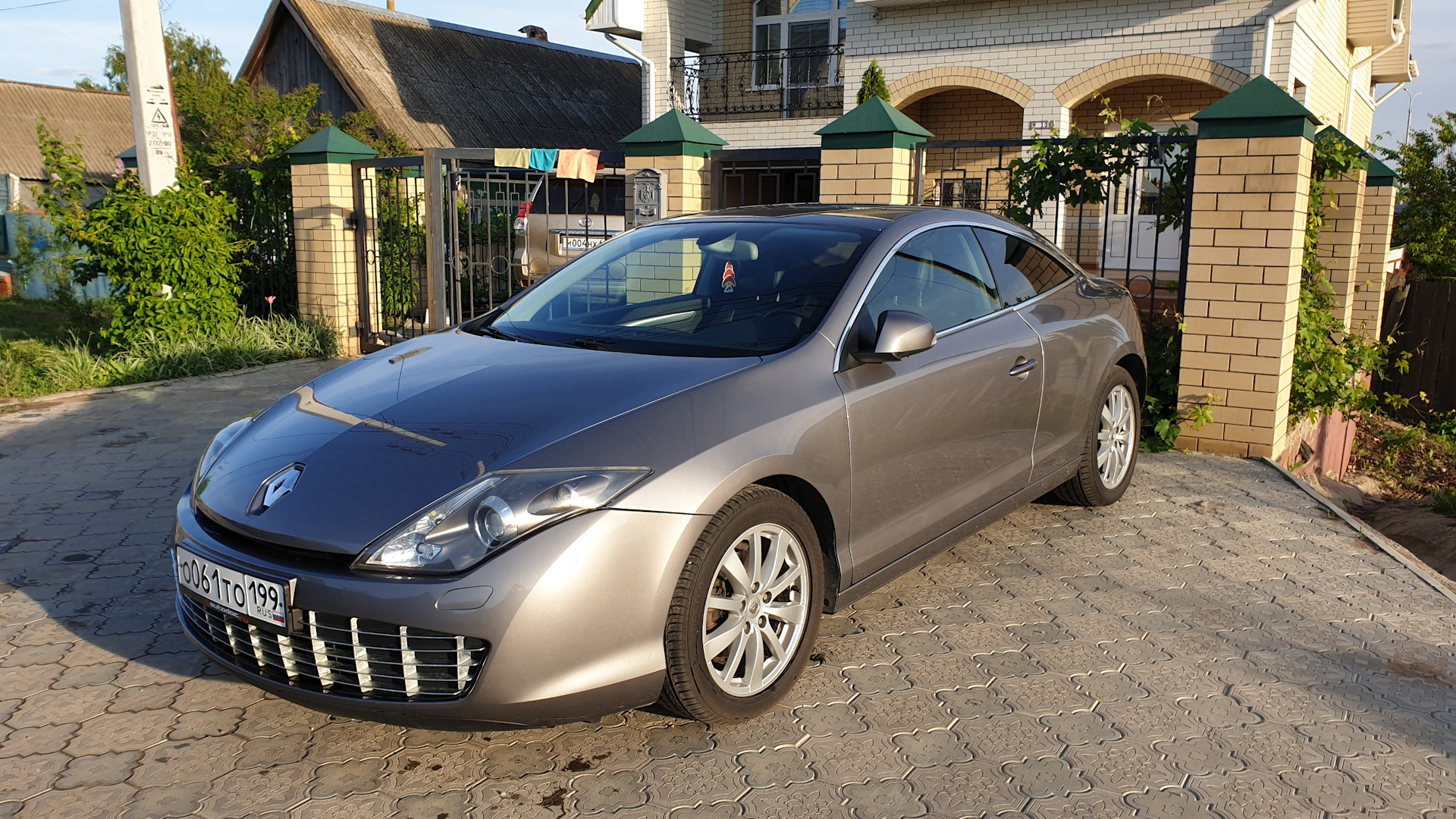 Рено лагуна бу. Рено Лагуна 2 купе. Рено Лагуна купе 1999. Renault Laguna Coupe Tuning. Renault Laguna Coupe обвес.