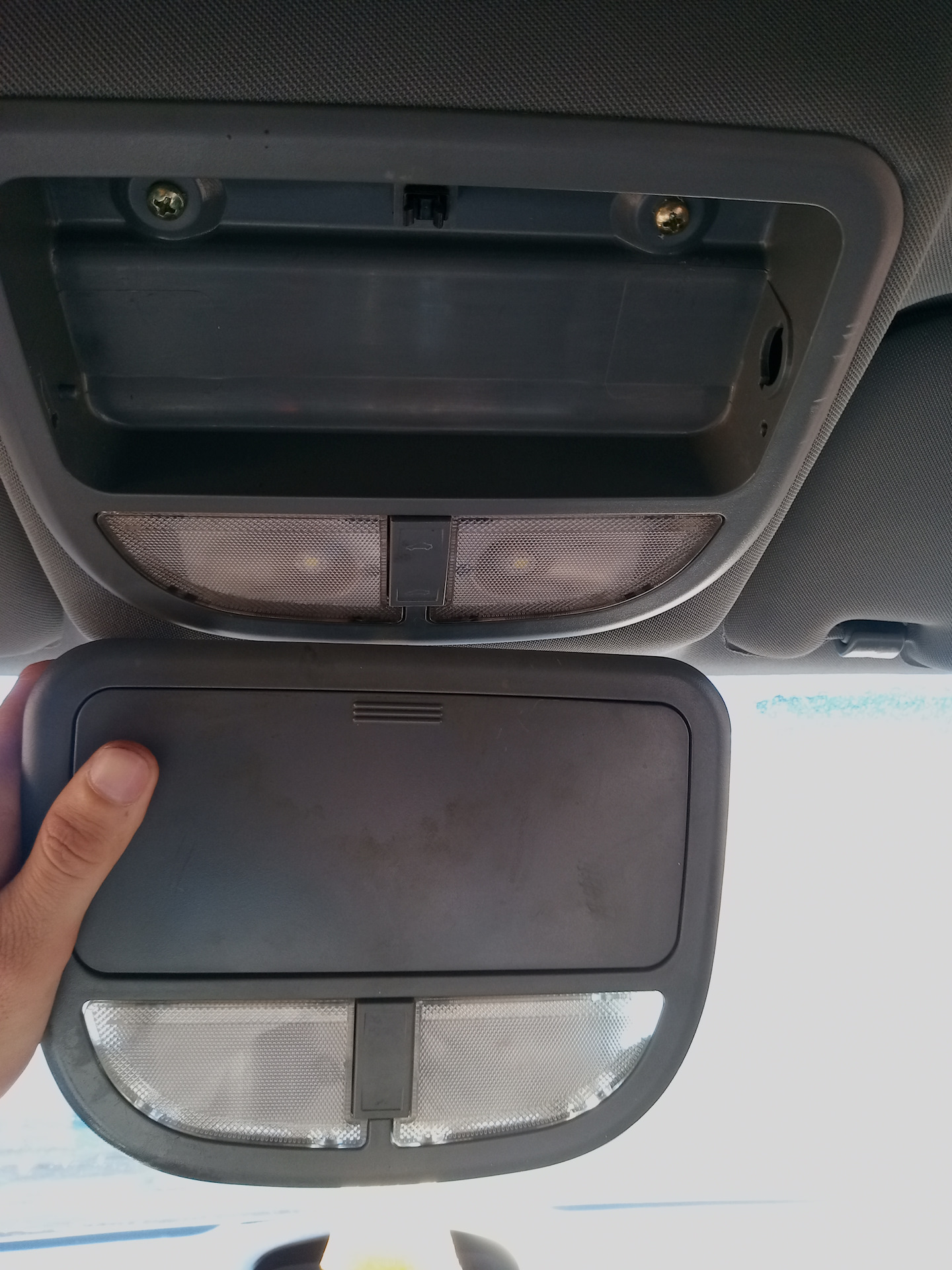 Трубки люка geely mk. Nissan qashqai 2021 панорамная крыша. Geely как открыть люк. Джили эмгранд 2023 люк. Geely как открыть люк.