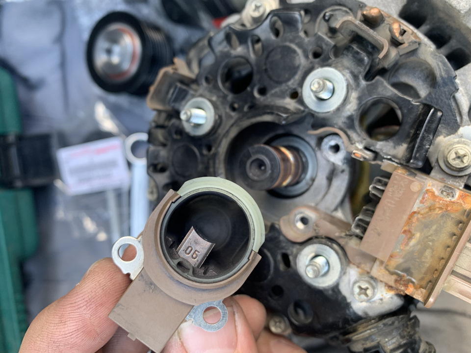 Замена шкива генератора — Toyota Corolla (140/150), 1,6 л, 2009 года ...