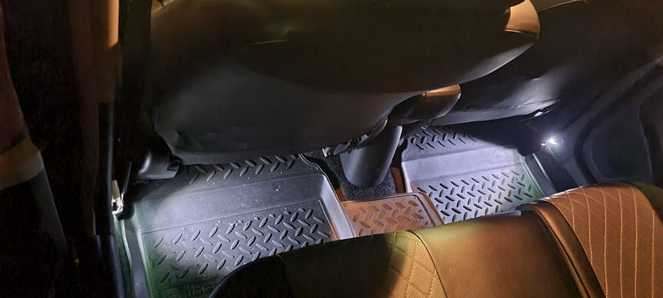 Подсветка ног Yaris-Vitz — Toyota Yaris (p2), 1,3 л, 2007 года ...