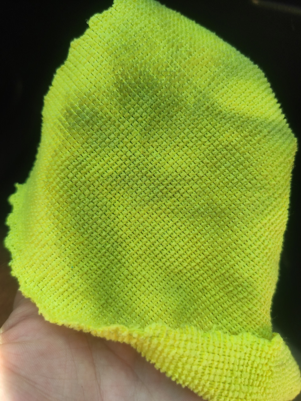 Я частенько, когда с утра стою в пробках, протираю внутри машинку, но цитрусовый очиститель все равно вытащил глубокую грязь, хотя я был уверен, что тряпка будет чистой, ставлю плюсик) — Toyota Chaser (100)