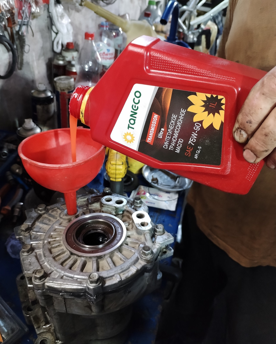 Заливаем необходимый объем и проверяем… — KIA Sorento (2G)