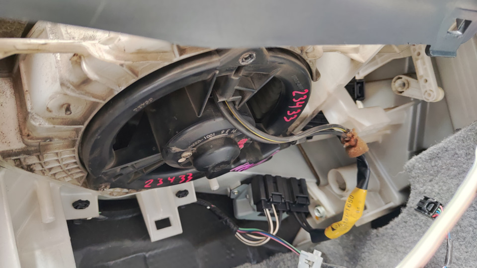 Фото в бортжурнале Toyota Prius (20). Запчасти на фото: 851650