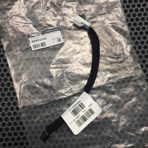 Жгут проводов подключения микрофона для ММС EnjoY Pro (Арт. 8450033682) — Lada Vesta SW Cross (1G). Запчасти на фото: 8450033682