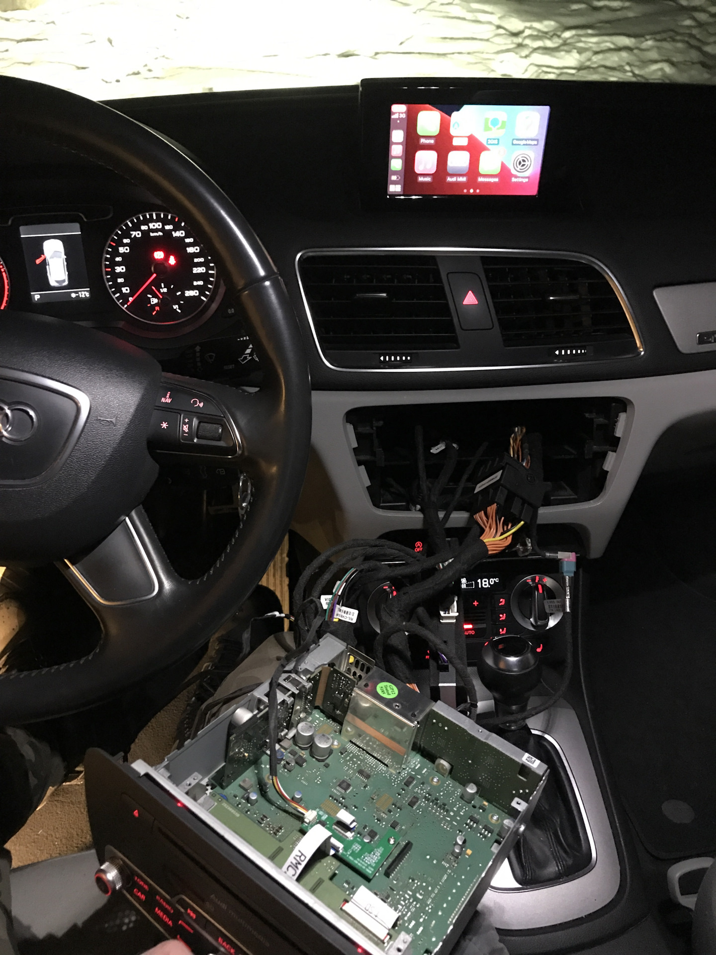 Перезагружается магнитола RMC (починил) — Audi Q3 (1G), 2 л, 2011 года ...