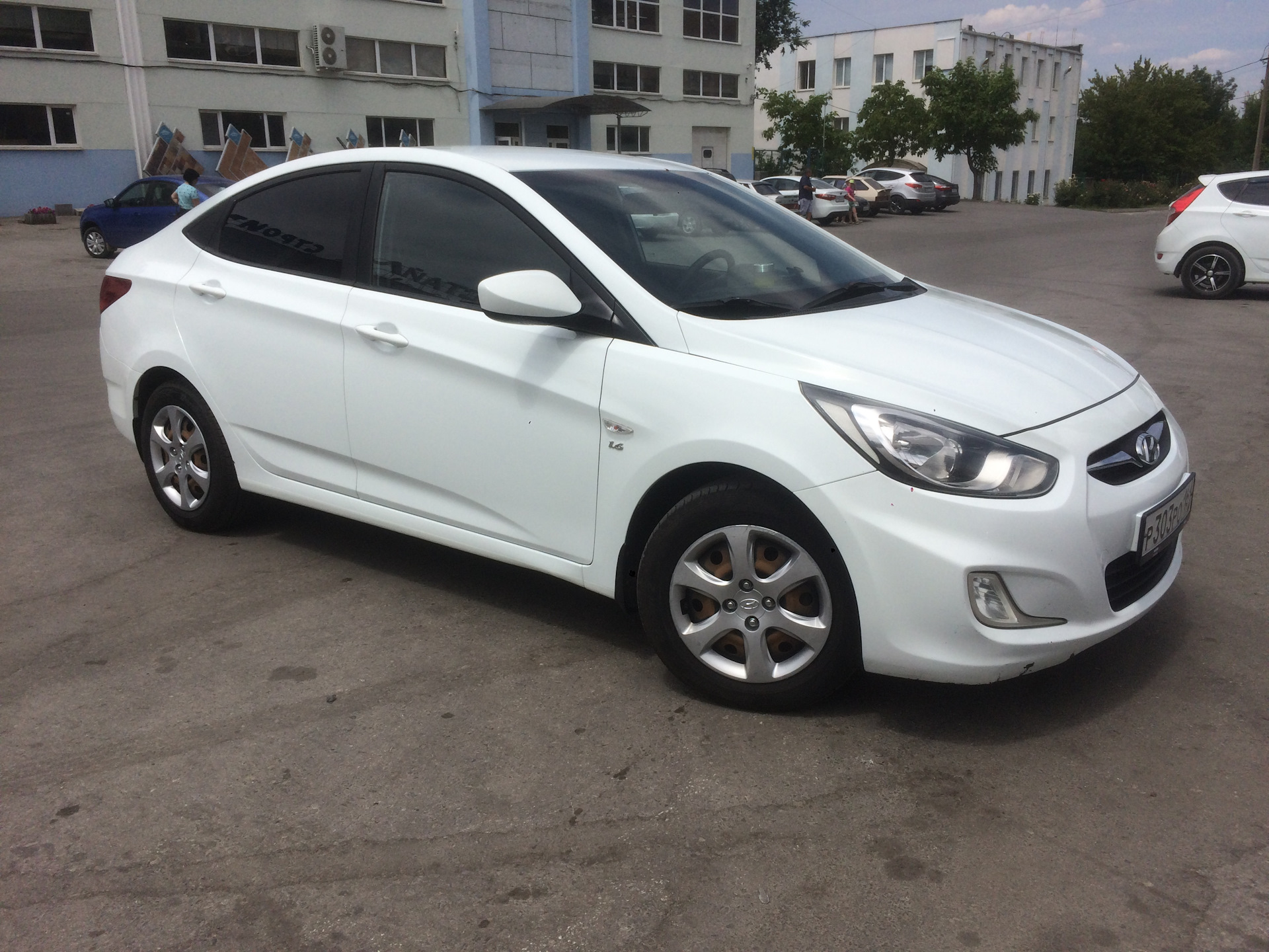 Solaris бу. Хендай Солярис 12. Hyundai Solaris 12 года. Hyundai Solaris 2013. Hyundai Solaris 12 13 года.