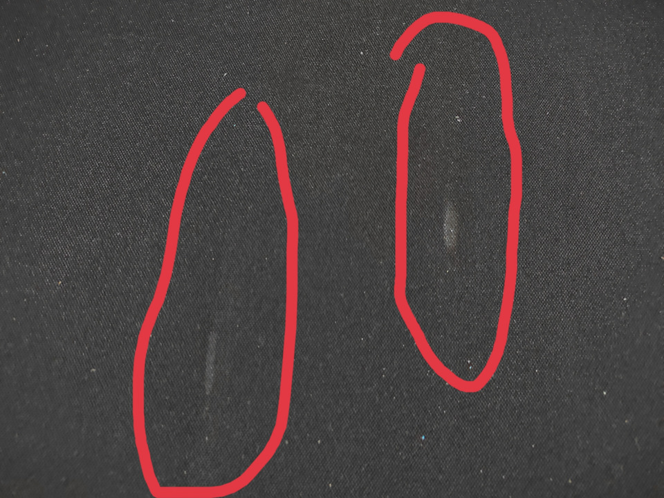 Белый клей на чёрном потолке — Volkswagen Golf Mk5