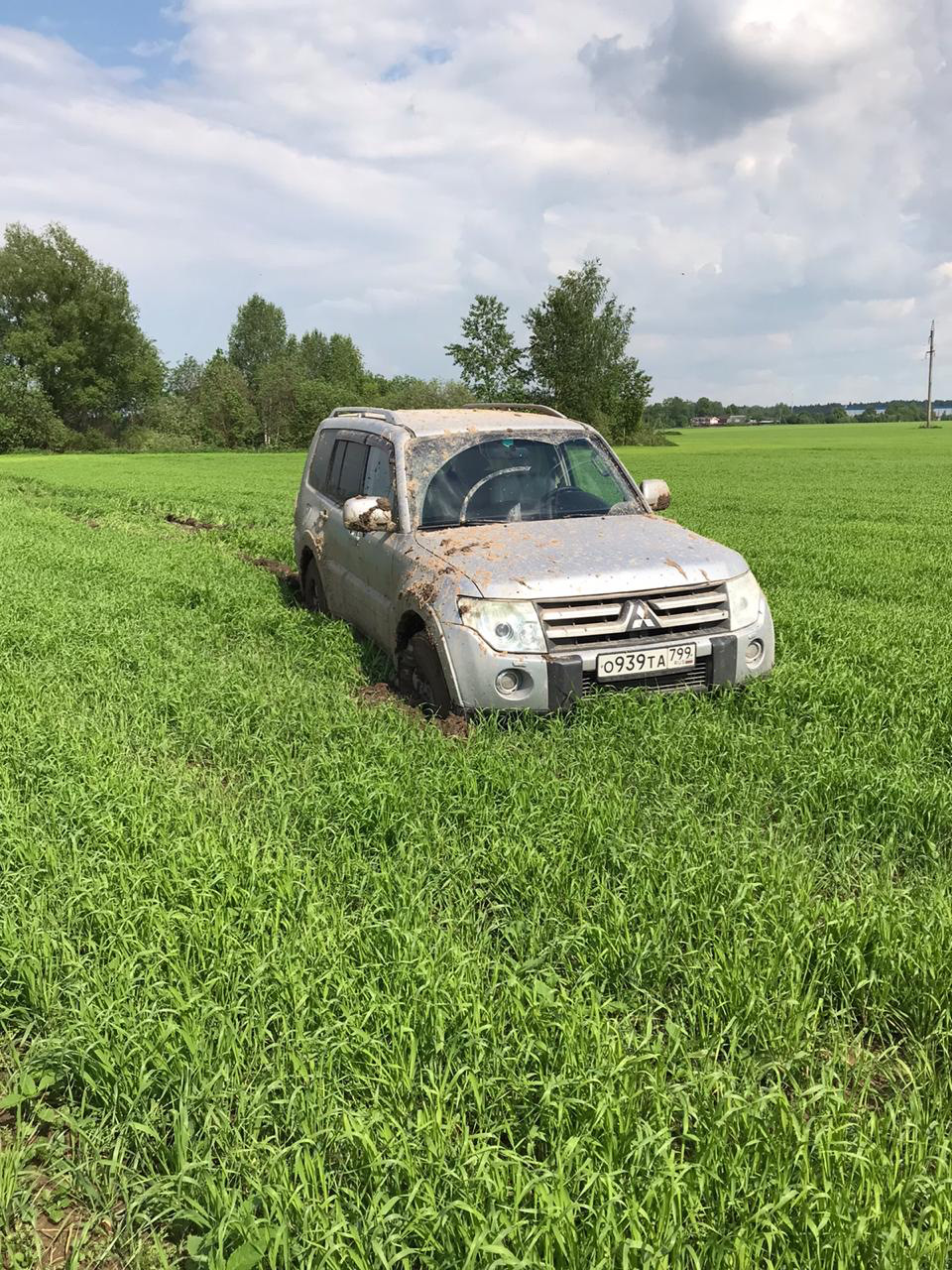 Поездка по полю закончилась полным фиаско)) — Mitsubishi Pajero (4G), 3,2  л, 2008 года | просто так | DRIVE2