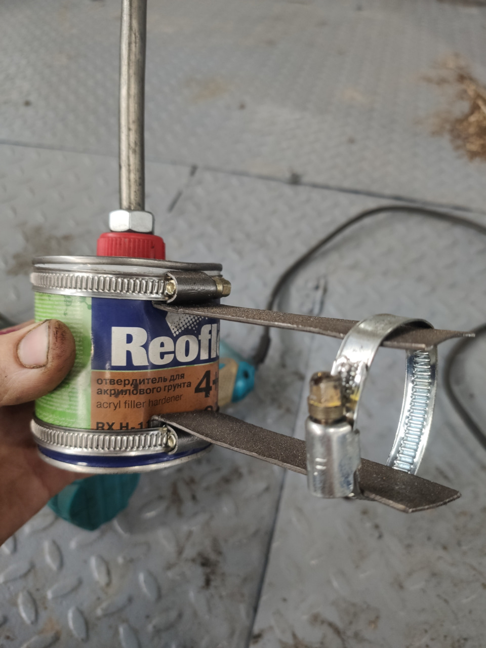 Баночка с приделанной трубкой, диаметр моей трубки ~10мм — Lifan X60