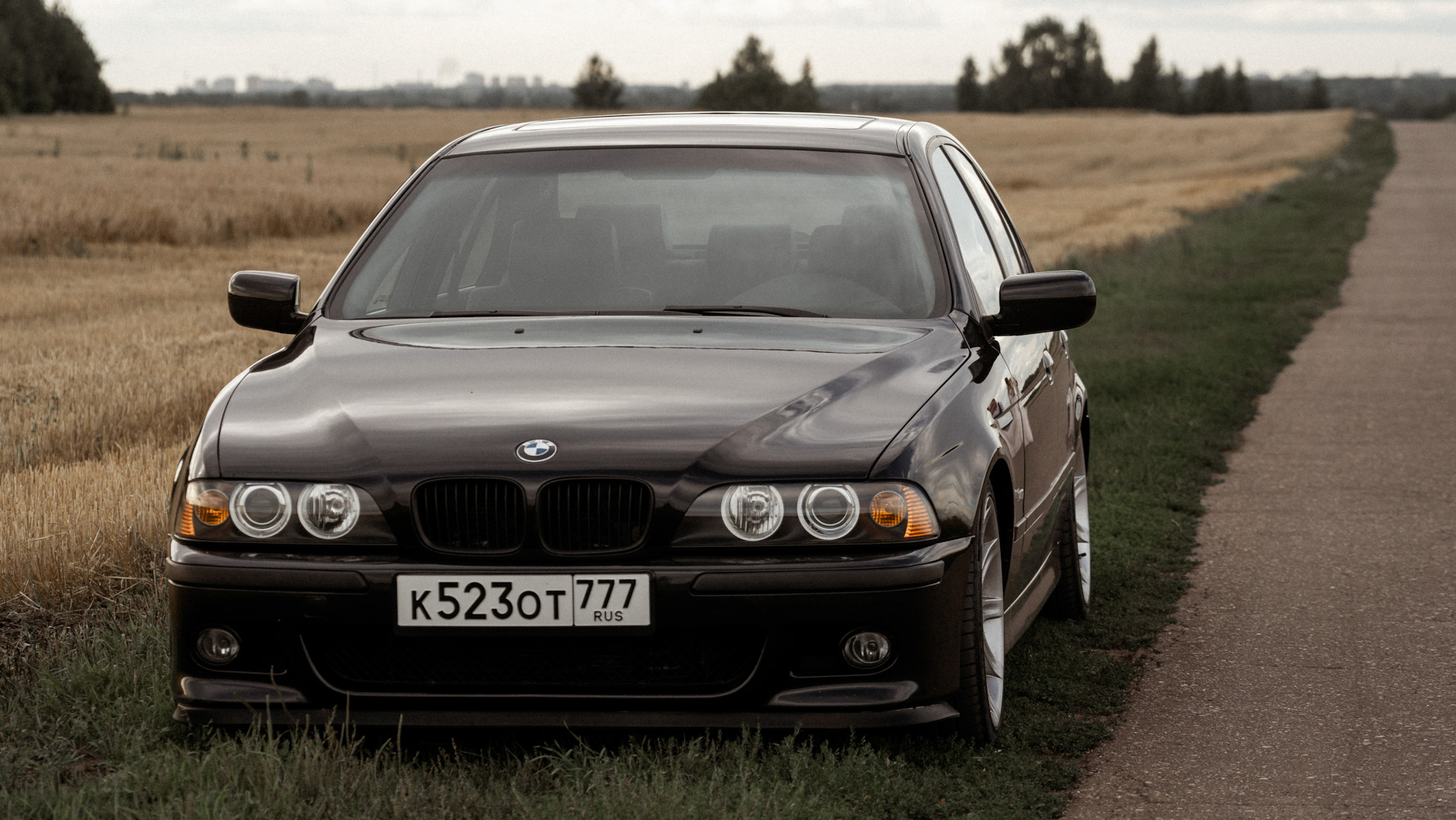 Бмв бумер. BMW e39 523. BMW 5 1999. БМВ 39 бумер. BMW 5 бумер.