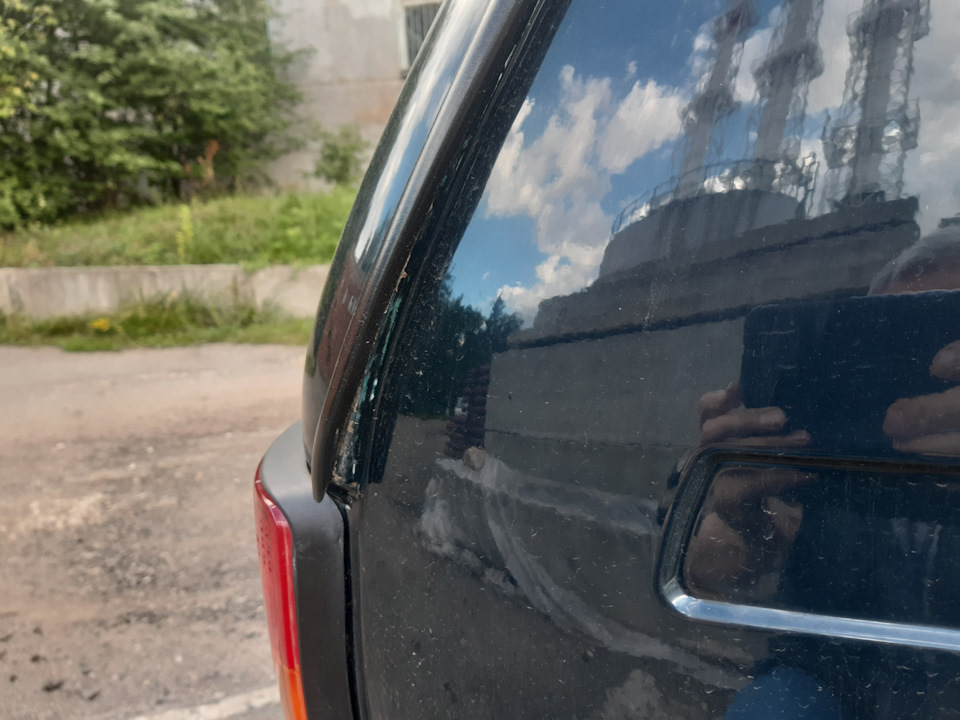 Чем надежно приклеить черную окантовку водостока крыши Нивы 21214 ...