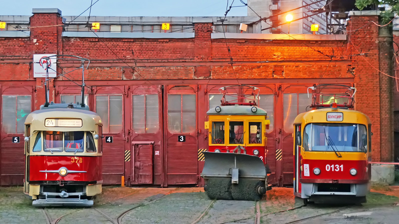 Выставка ретро трамваев в москве 2024. Ретро трамвай. Трамвай Татра. Ретро трамвай Москва. Ретро вагон трамвая.