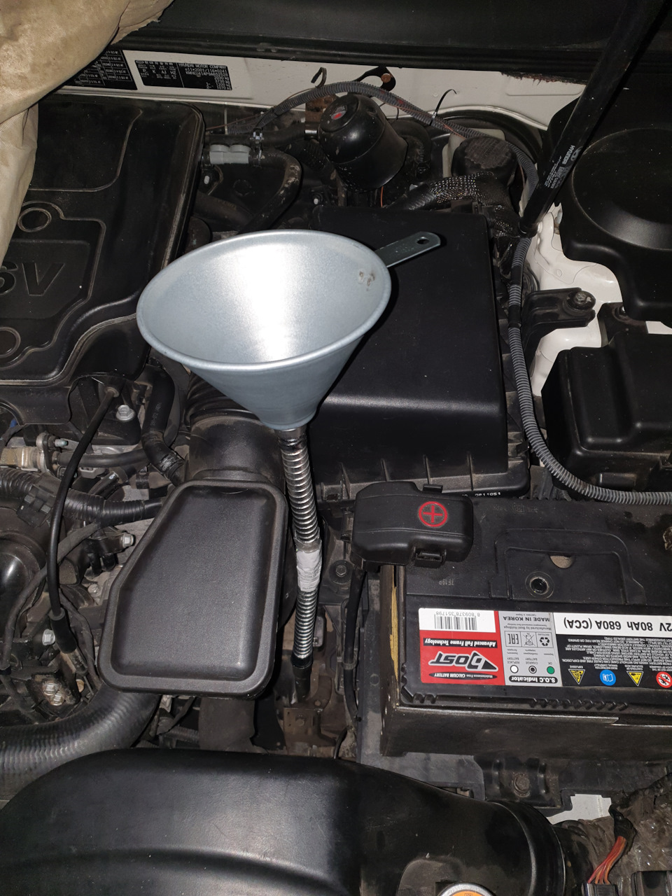 Воронка для заливки через щуп — Hyundai Sonata V (NF), 2 л, 2008 года ...