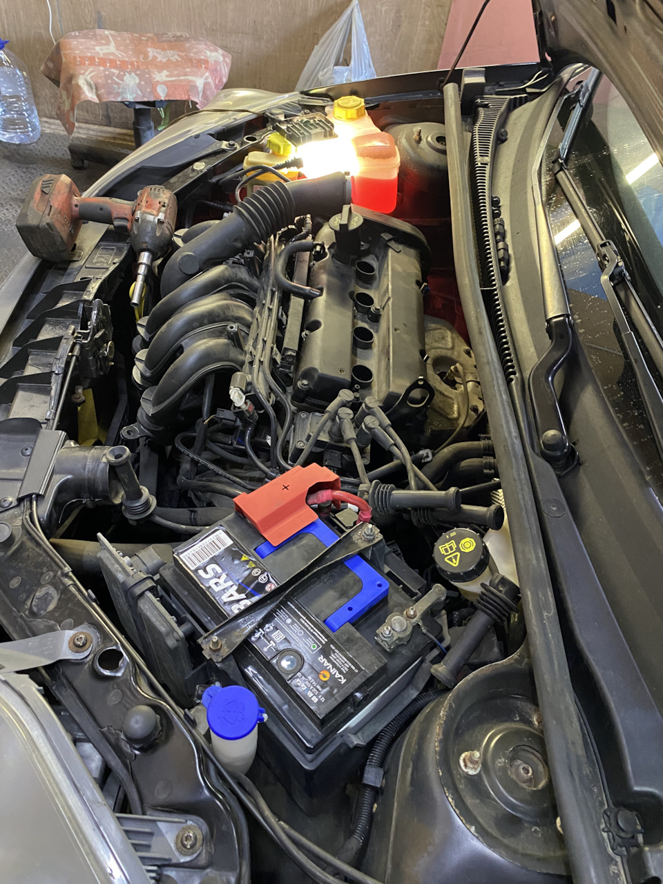 Замена прокладки клапанной крышки — Ford Fiesta (Mk V), 1,4 л, 2007 ...