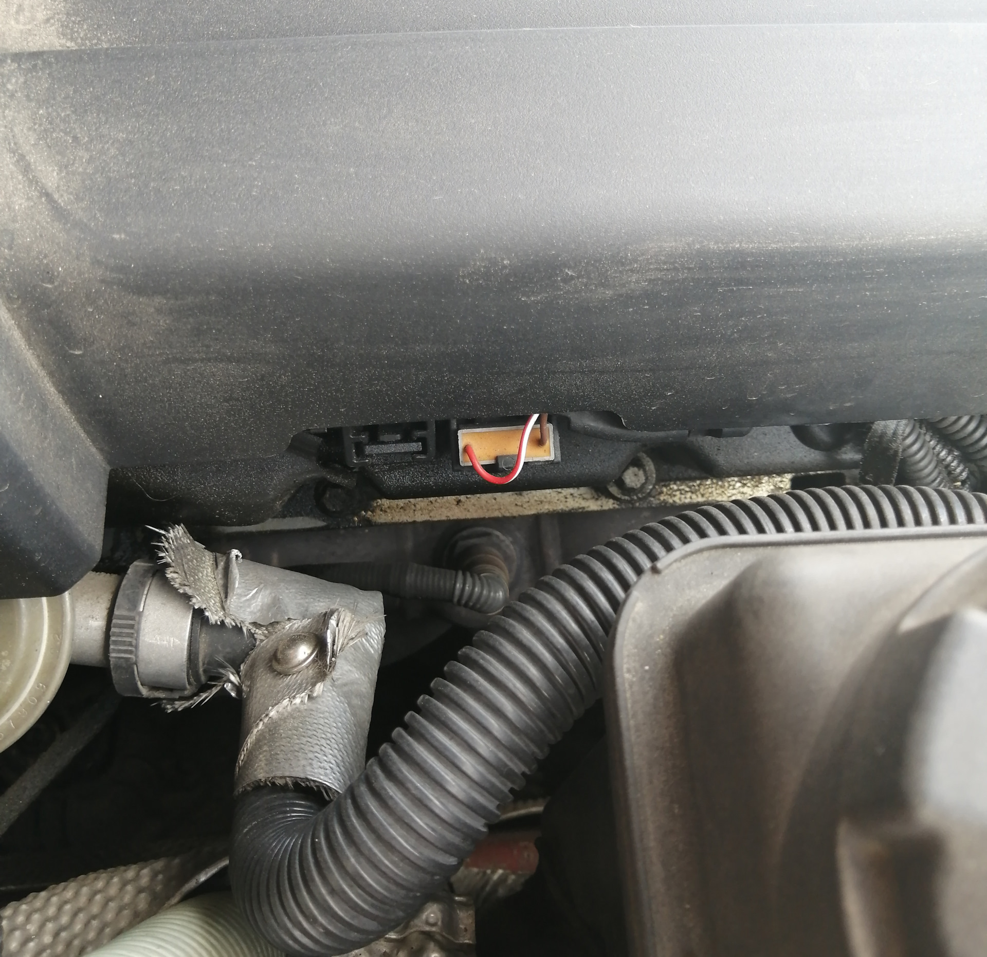 Замена прокладки клапанной крышки — BMW 3 series (E90), 2,8 л, 2007 ...