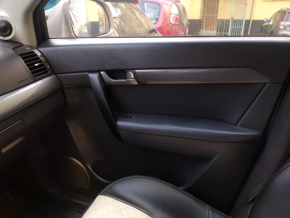 Кожаные вставки на двери — Chevrolet Captiva (1G), 3,2 л, 2008 года ...