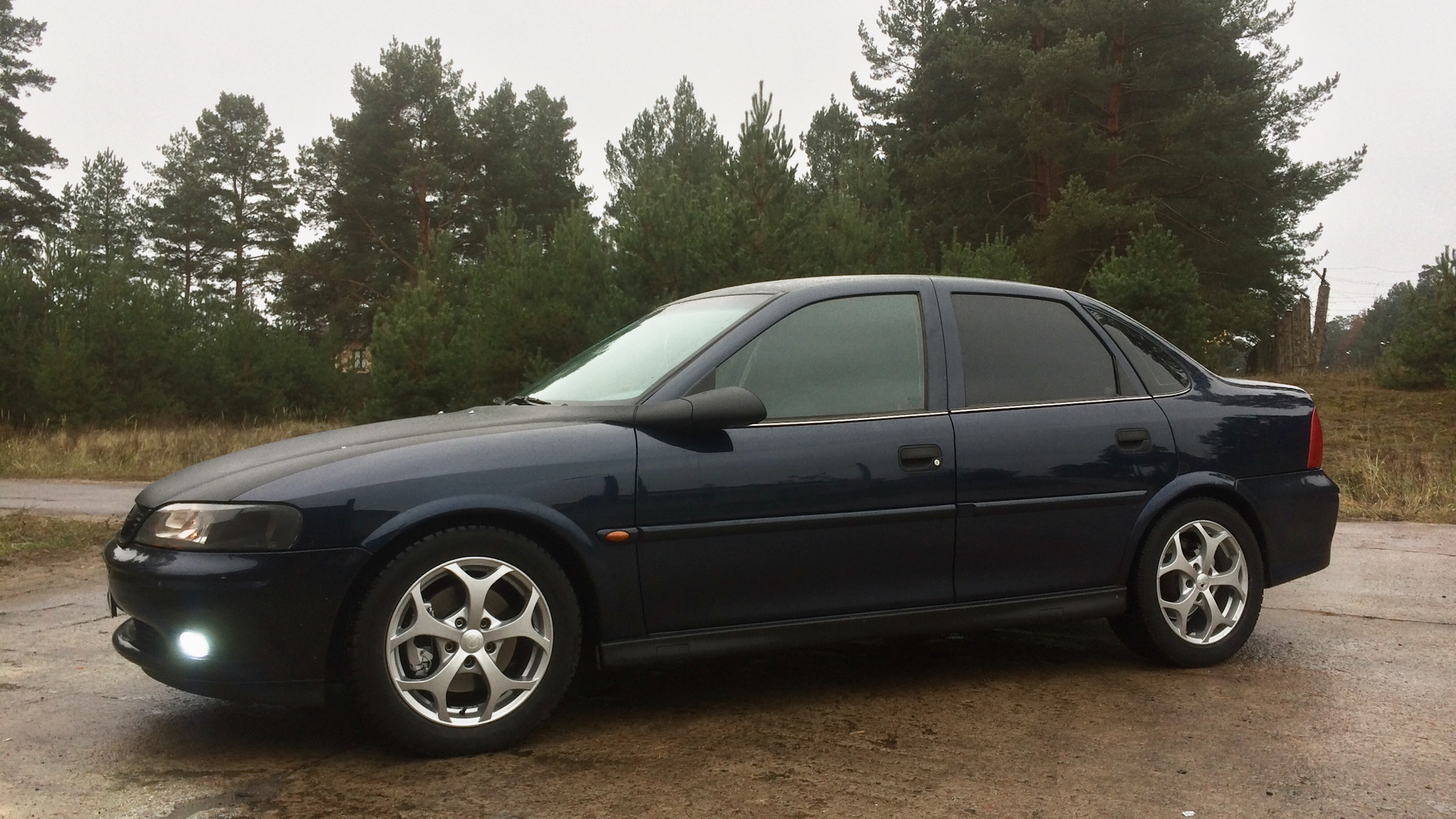 Опель вектра б 2000 года. Opel Vectra 2000. Опель Вектра б 2000 года седан синий.