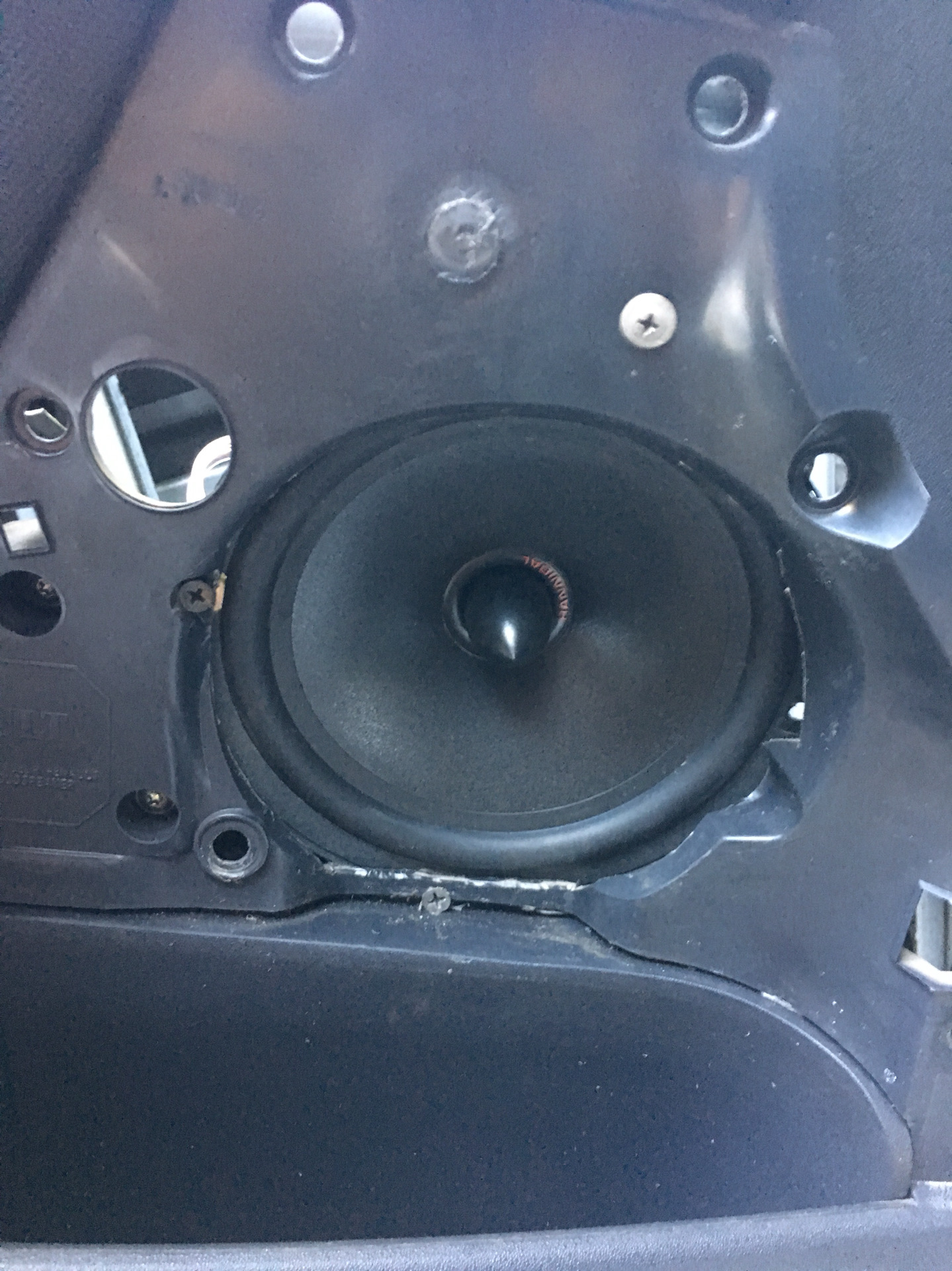 Динамики в двери меган 2. Динамики в двери меган 2. Динамики рено меган 2. Рено меган 2 штатные динамики передние. Динамики в двери меган 2.