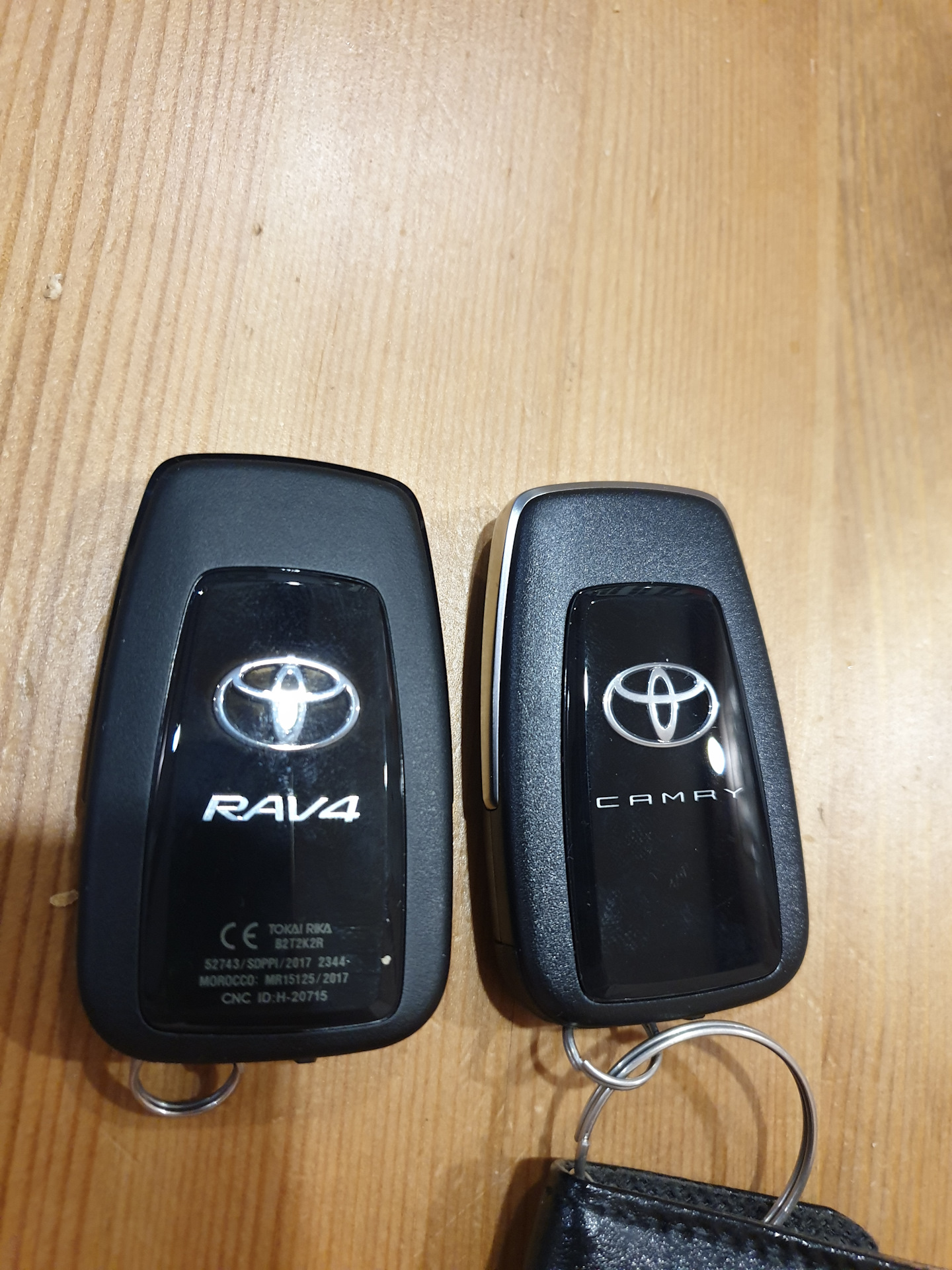 Ключ тойота рав. Ключ Toyota rav4. Смарт ключ Toyota rav4. Ключ Toyota Камри 70. Toyota RAV 4 2020 комплект ключей.
