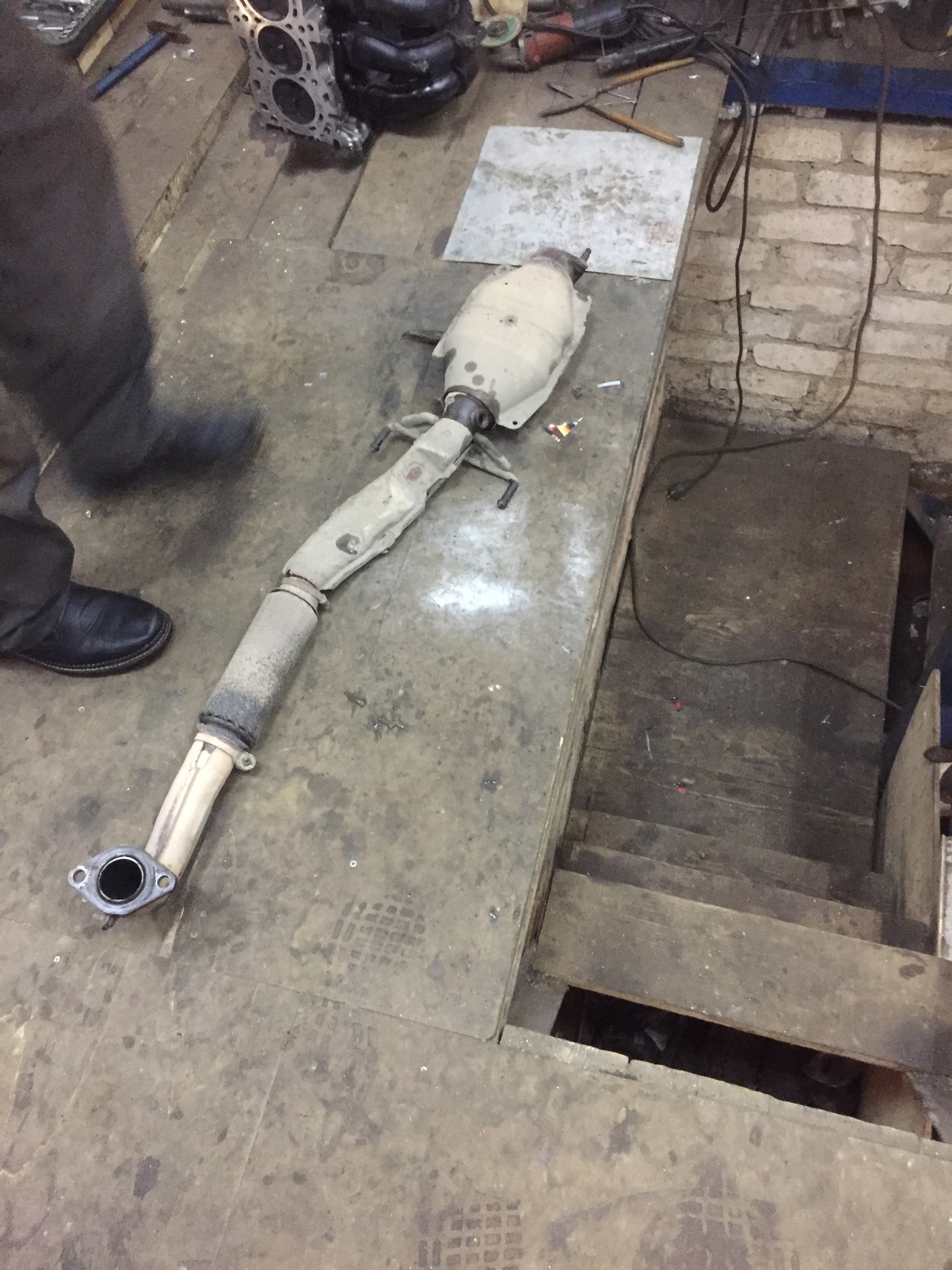 Катализатор на митсубиси аутлендер хл 2. 8. Lancer 10 катализатор. 5. Galant замена катализатора.