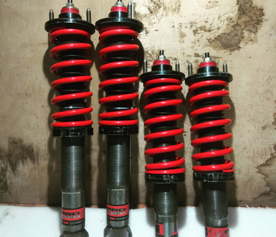 Койловеры Skunk2 в собранном виде — Honda Civic Hatchback (5G)