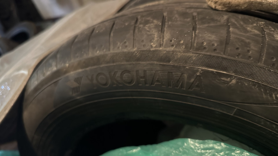 Шины летние Yokohama 215/65 R17 на Volkswagen Tiguan (2G). Б/у | 8 500 ...