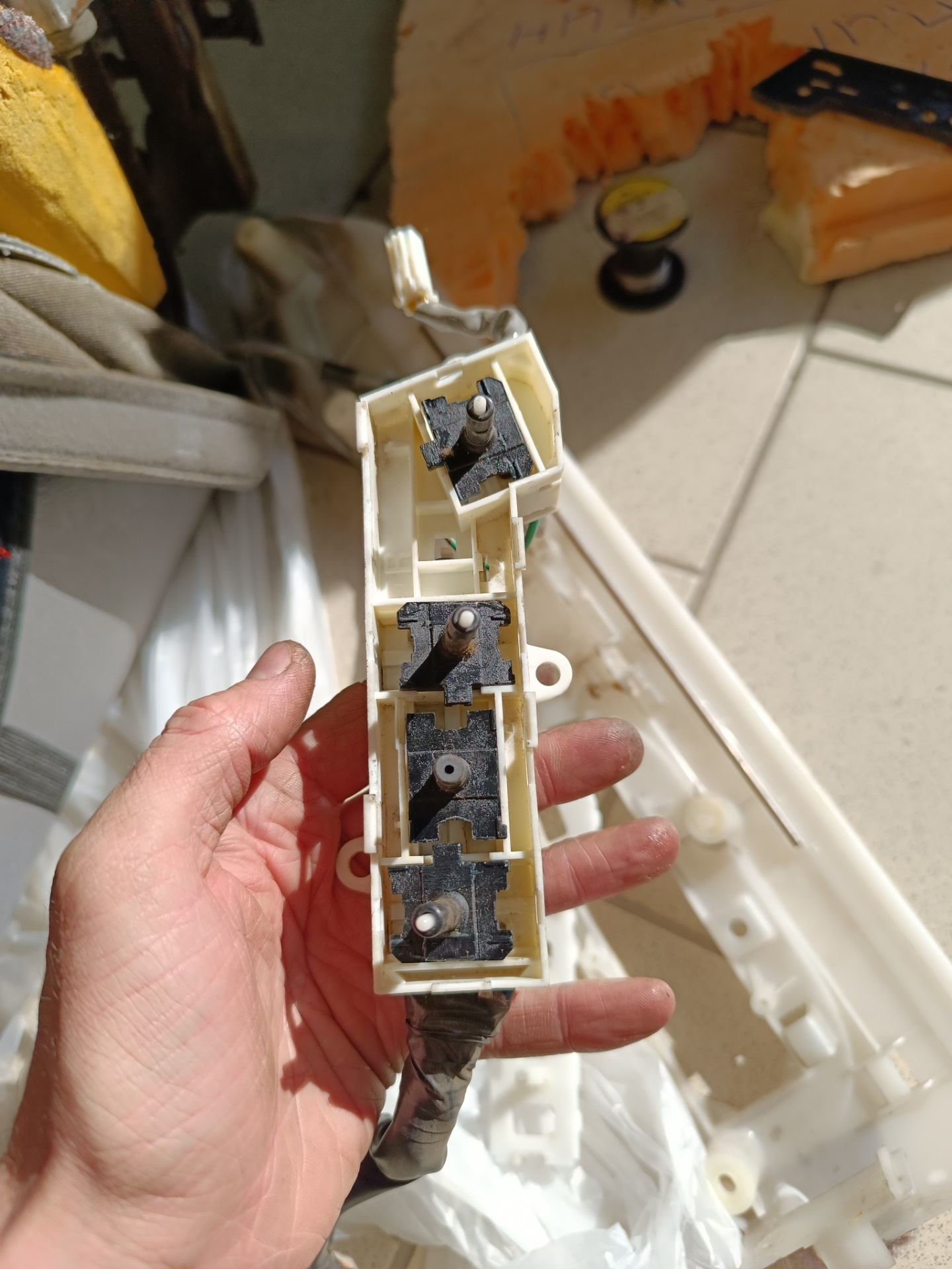 Ремонт электропривода сиденья — Mazda Millenia, 2 л, 1999 года | своими ...