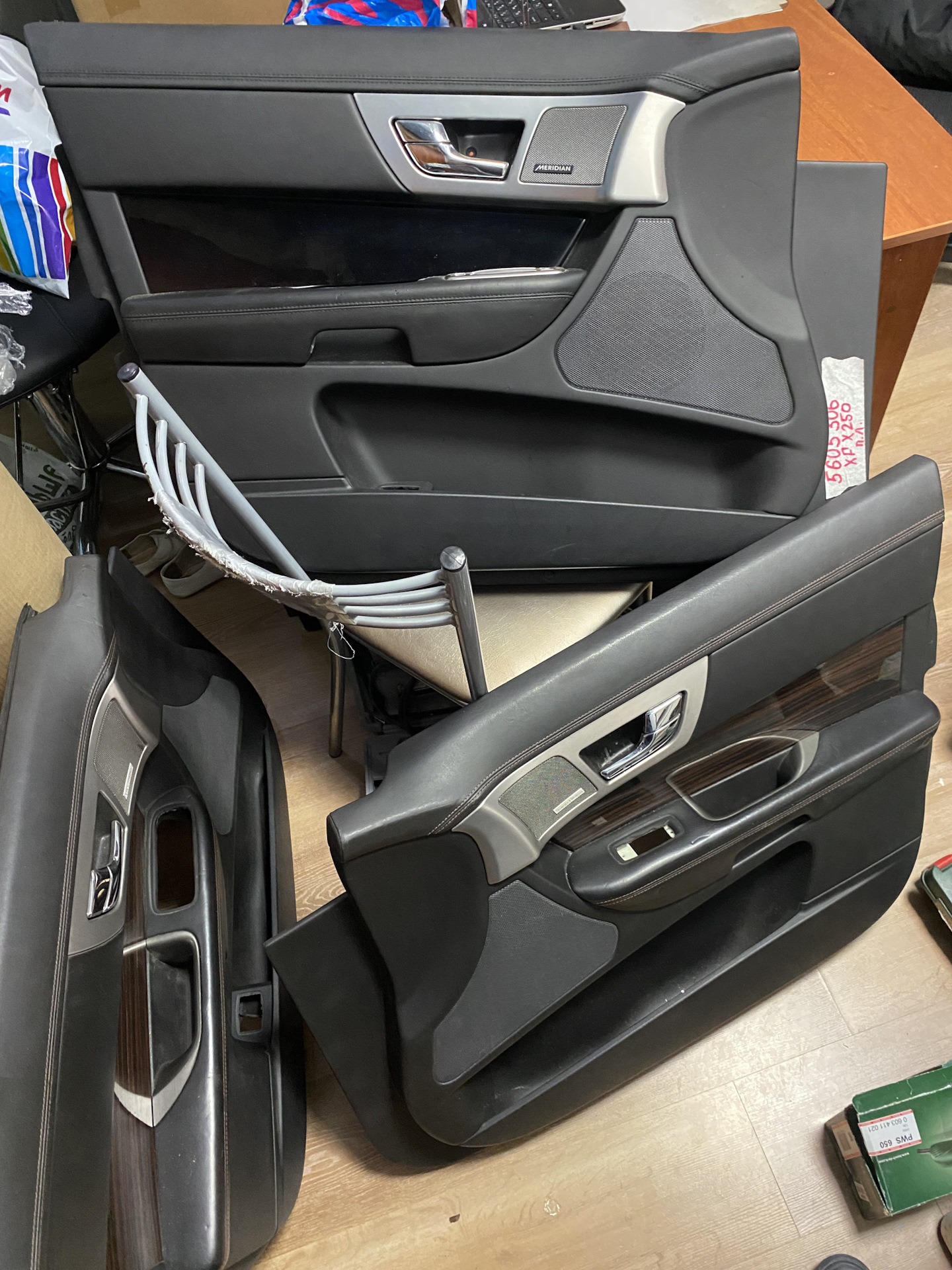 Навели марафет и ambient light — Jaguar XF (1G), 2 л., 2014 года