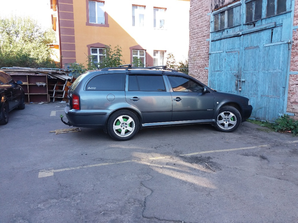 Бризговики задние — дорестайловьіе. — Skoda Octavia Combi A4 Mk1, 1,6 л ...