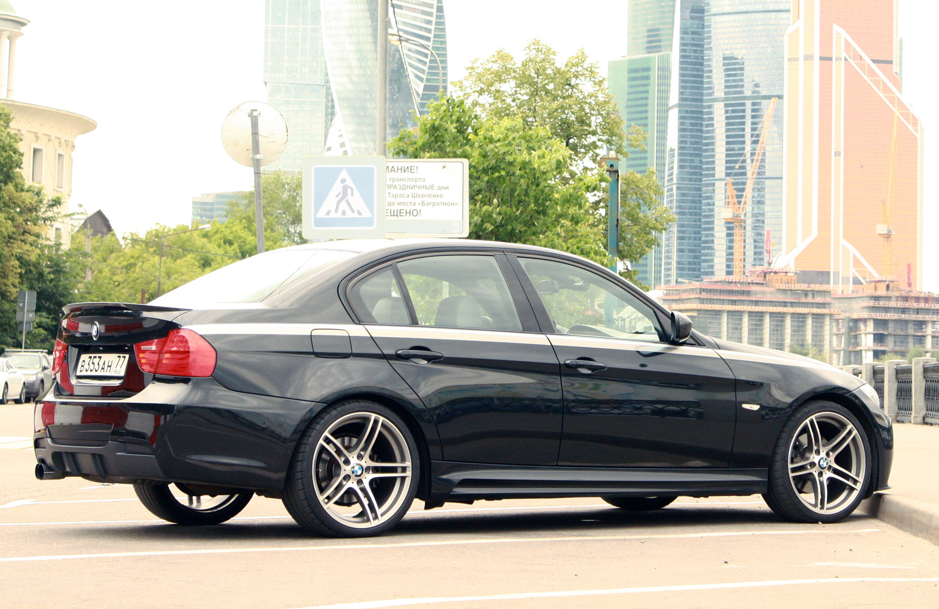 Bmw g30 carbon black. Бмв м3 2021 черная. Tesla model y. Black performance. Tesla model x black matte.