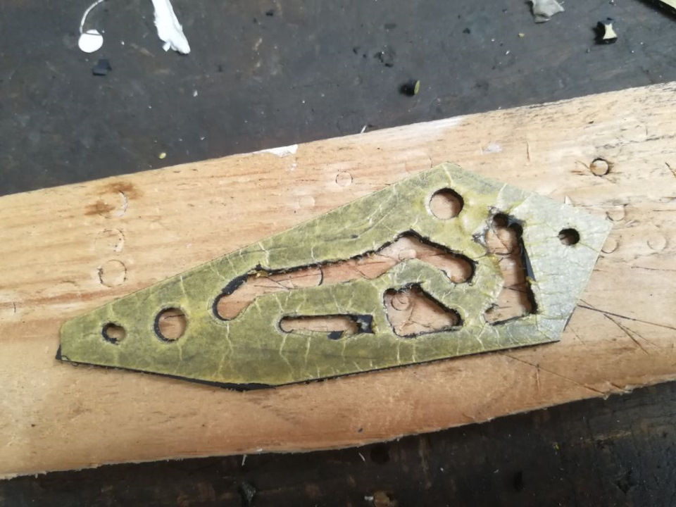 Обрезать по краям — Nissan Almera Tino