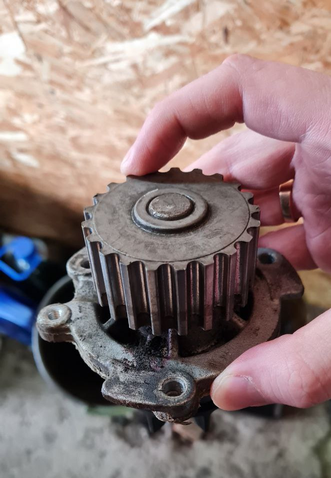 Заклинило ролик ГРМ, ну и все последствия… — Lada Гранта, 1,6 л, 2015 ...