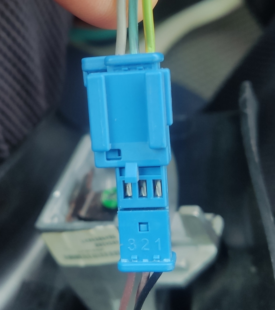 Распиновка фишки зеркала с автозатемнением — Citroen C5 (1G), 2 л, 2001 ...