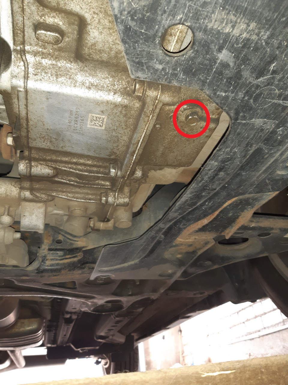 Замена масла в АКПП 6T40 — Buick Encore, 1,4 л, 2016 года | плановое ТО ...