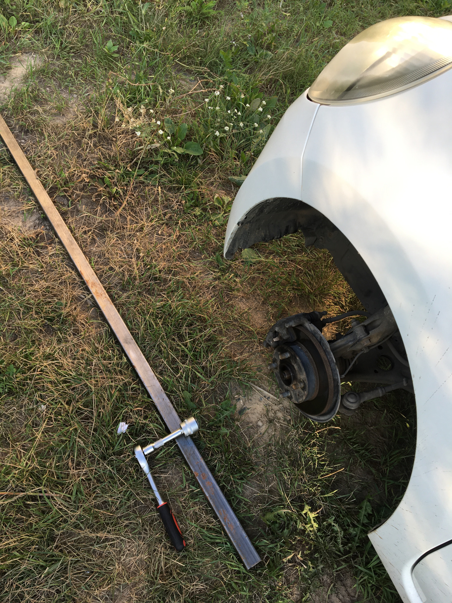 Замена переднего левого наружнего ШРУСа — Daihatsu Mira (L275, L285), 0 ...