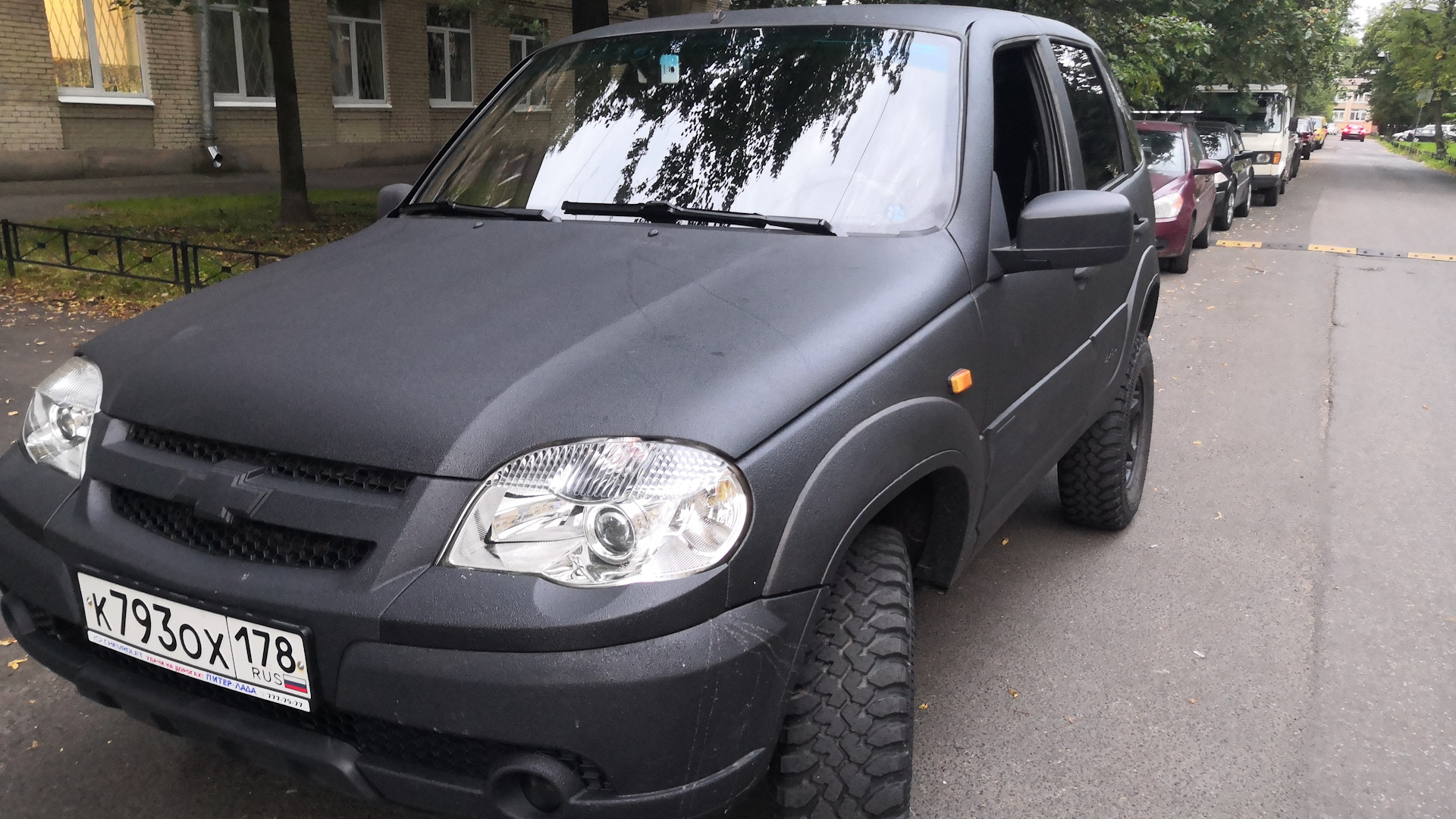 Chevrolet Niva чёрный Раптор