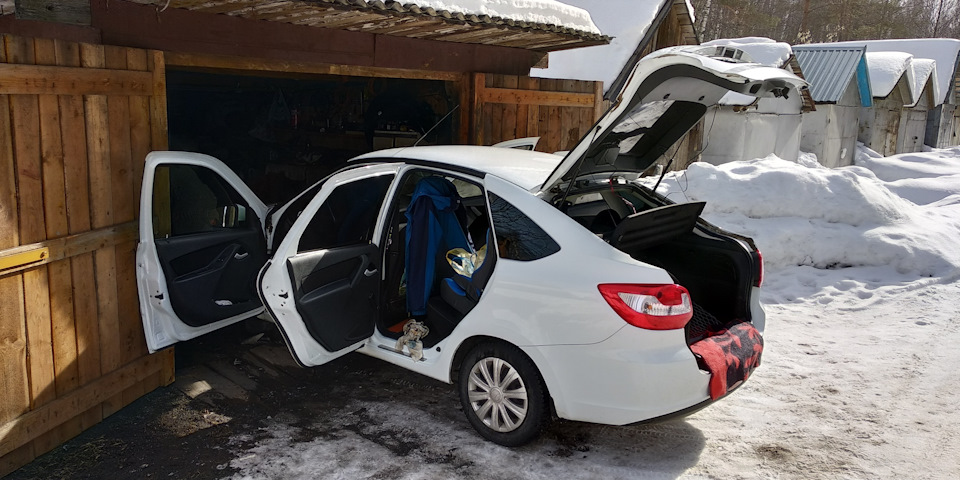 Lada granta пятая дверь. замена амортизаторов пятой двери на гранте лифтбек. замок двери багажника лада гранта лифтбек. замок задней двери лада гранта. замок задней двери лада гранта.